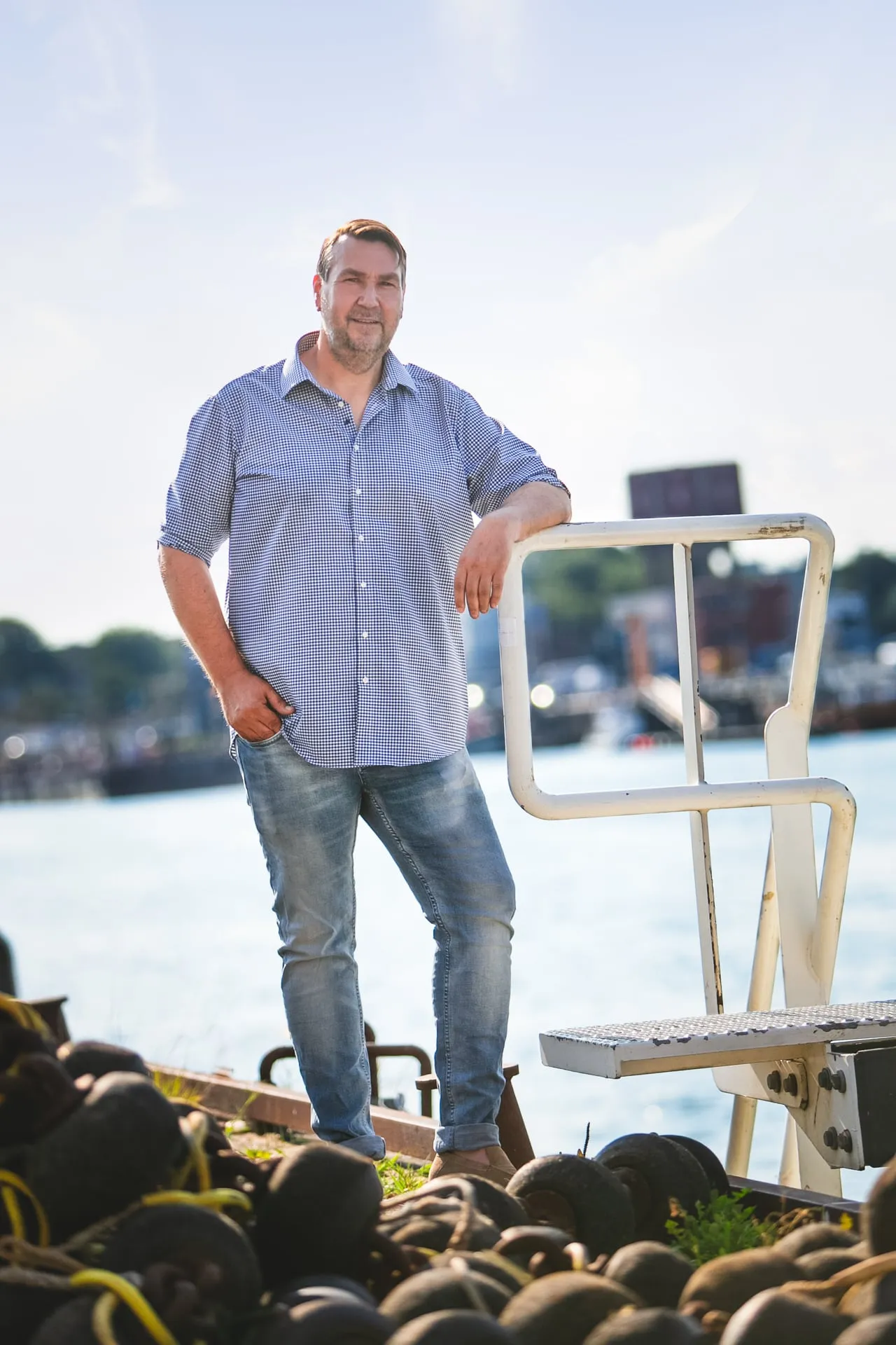 De vrolijke volkszanger uit IJmuiden Fred Post foto