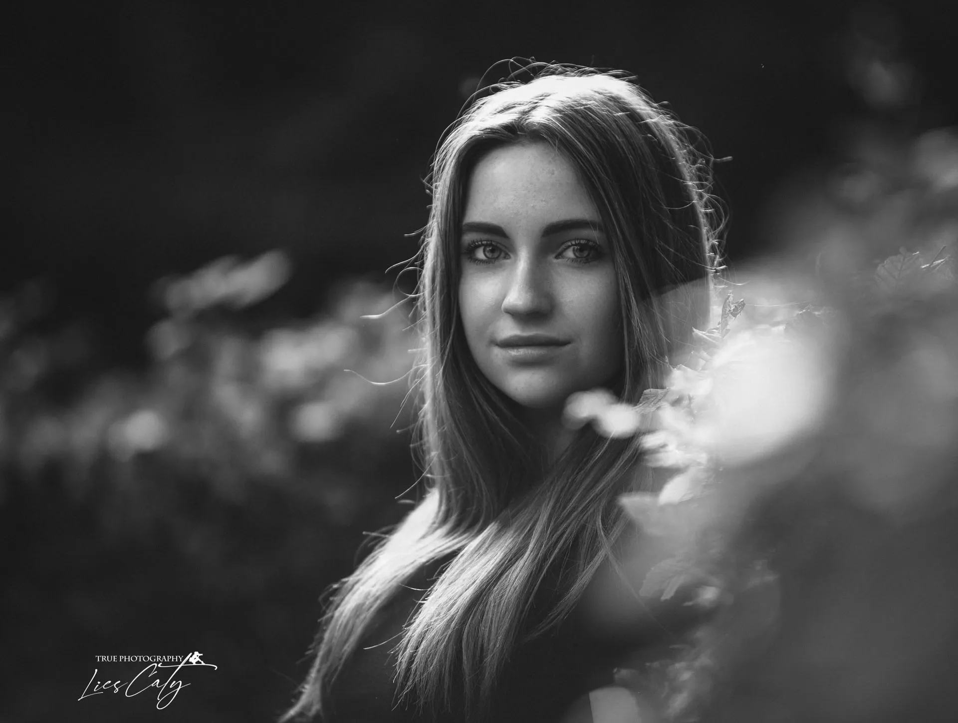 Park shoot met Nora  op een zomerse dag in Alkmaar foto