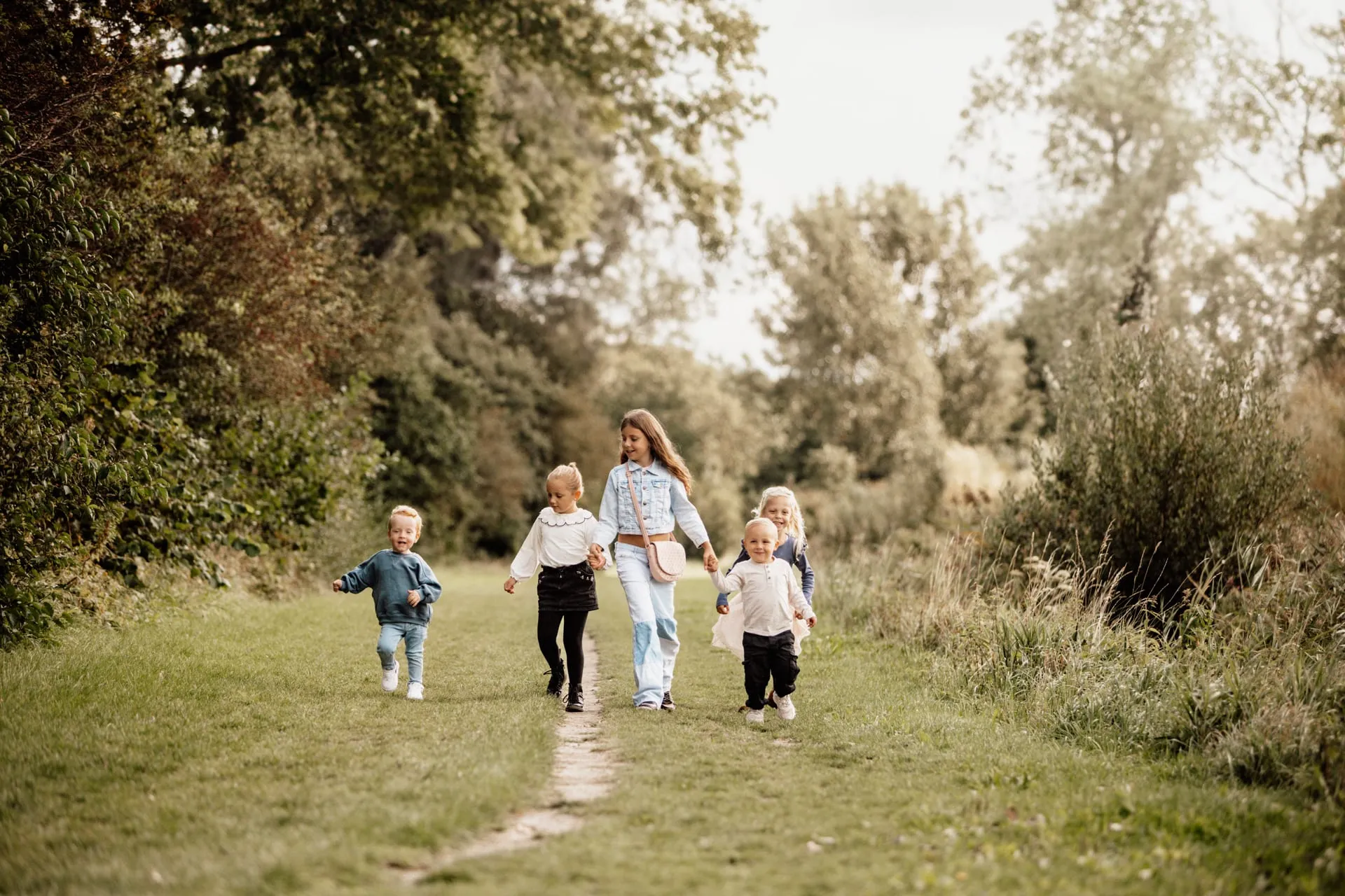 "Vijf Jaar Familiegeluk: Het Vastleggen van Groei, Liefde en Herinneringen" foto