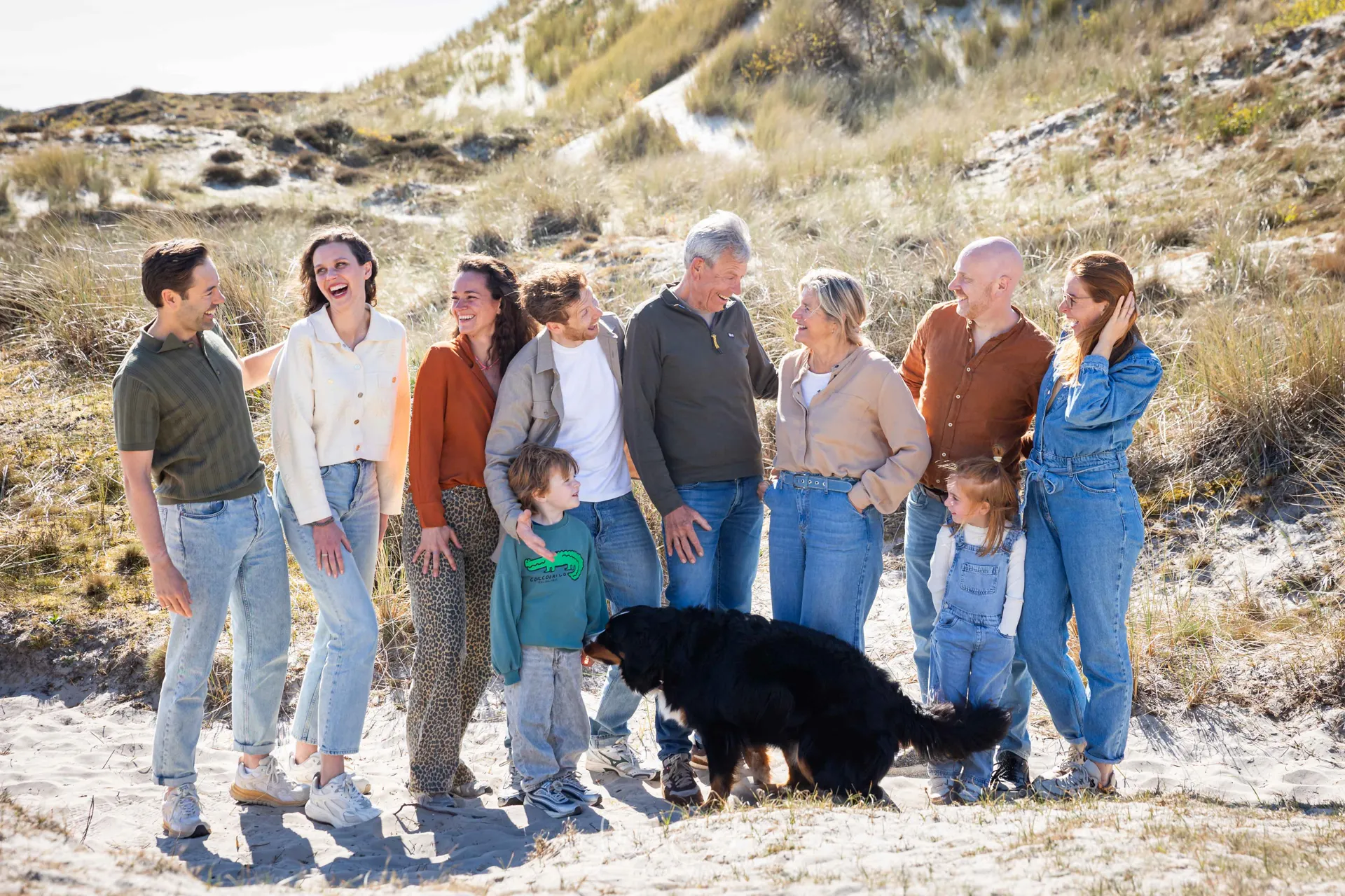 Spontane familiefoto’s in de duinen van Hargen. foto