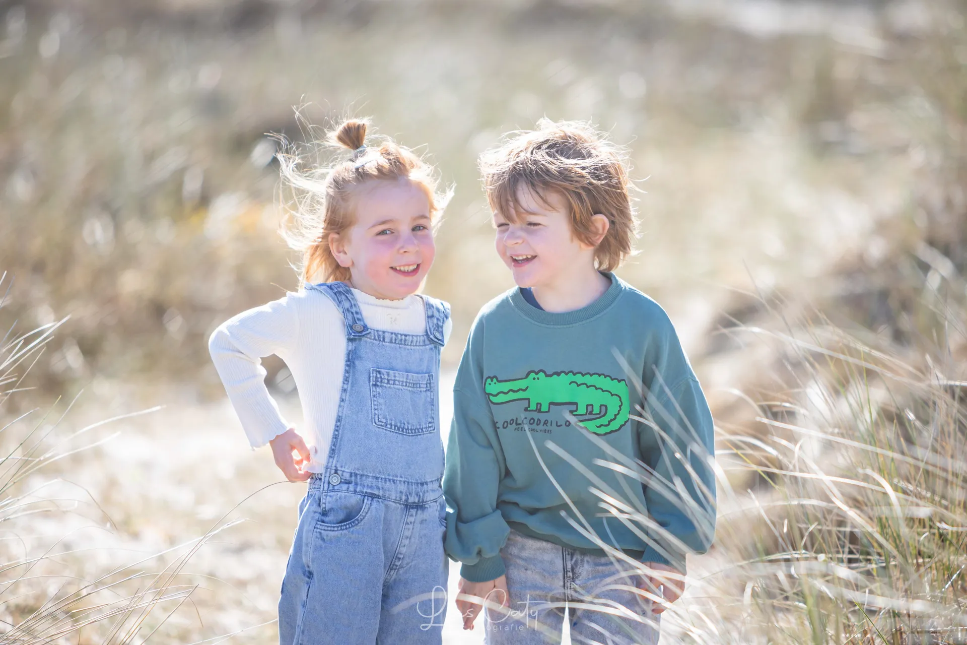 Spontane familiefoto’s in de duinen van Hargen. foto