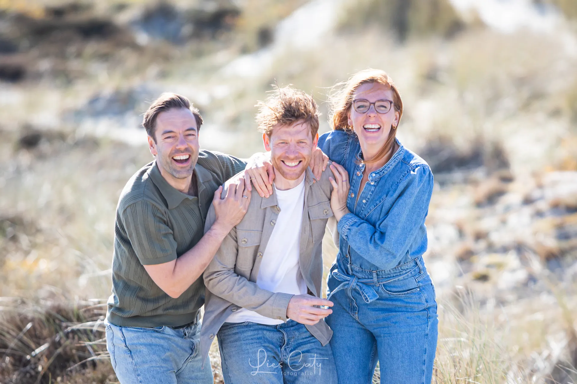 Spontane familiefoto’s in de duinen van Hargen. foto