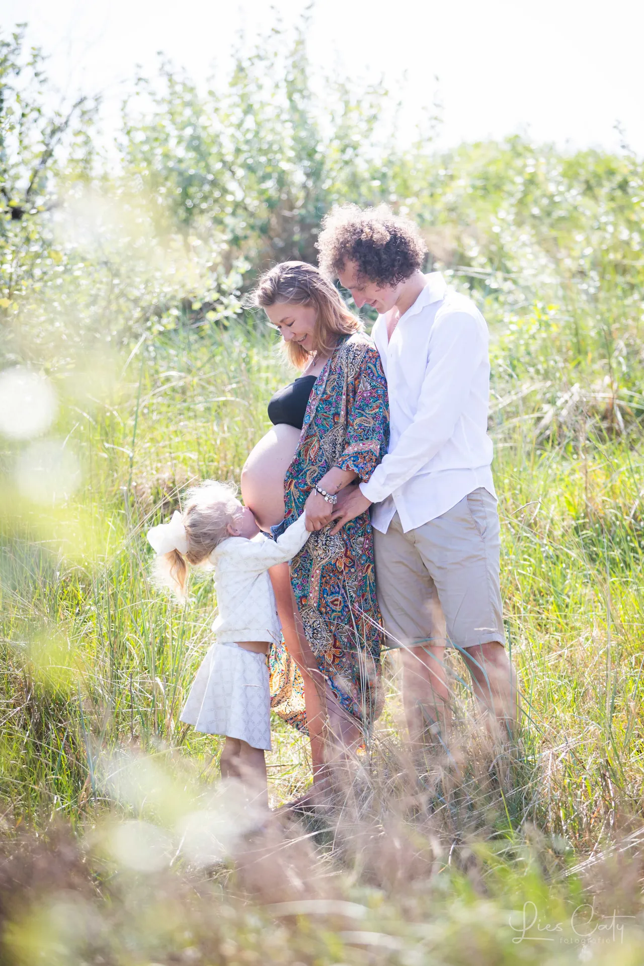 Zwangerschapsshoot met deze liefdevolle familie foto